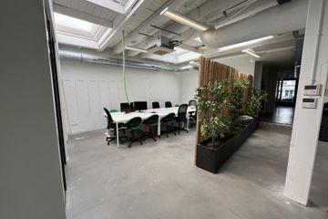 Amsterdam  Conference rooms Modern Office Area image 2