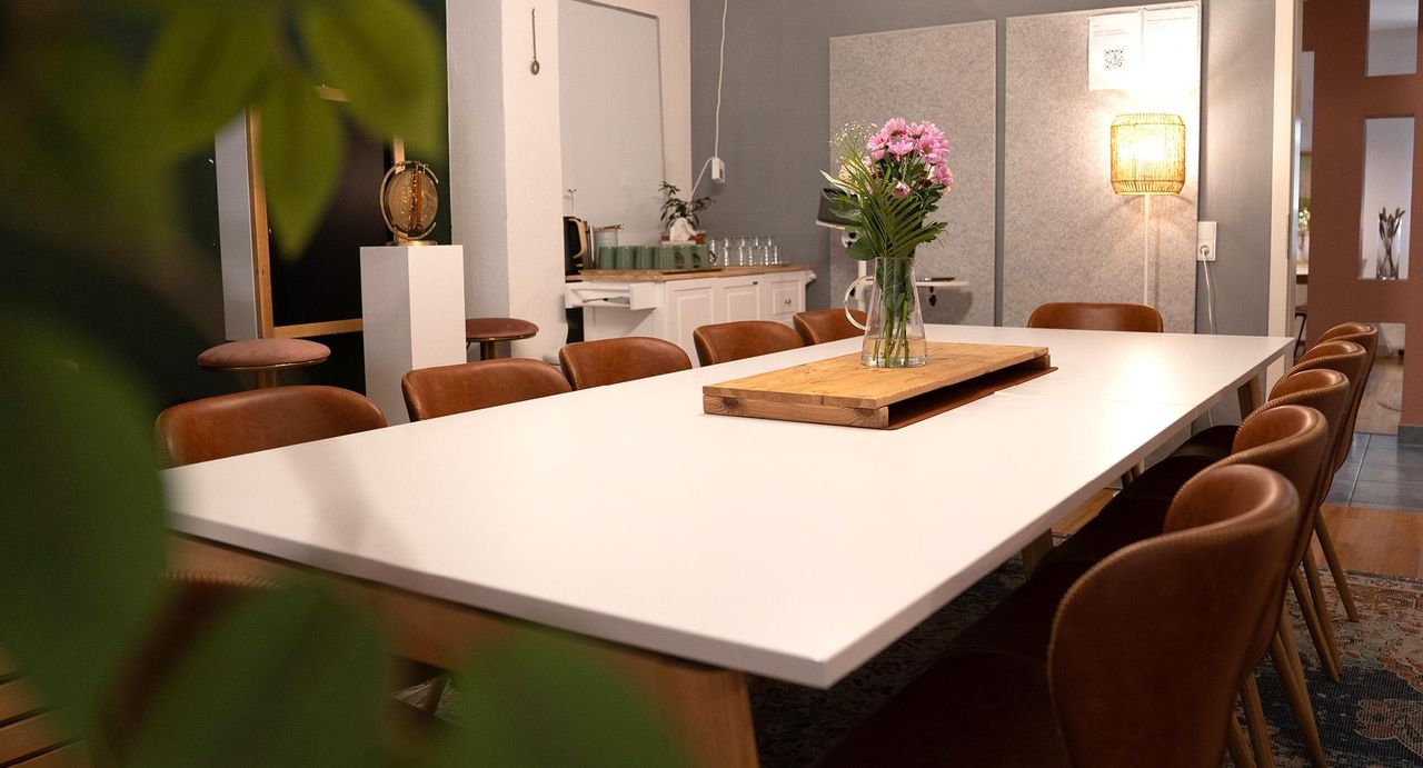 Stuttgart Mobiles Arbeiten Boardroom Unser LEO I - Meetingraum zum Wohlfühlen für bis zu 12 Personen image 8