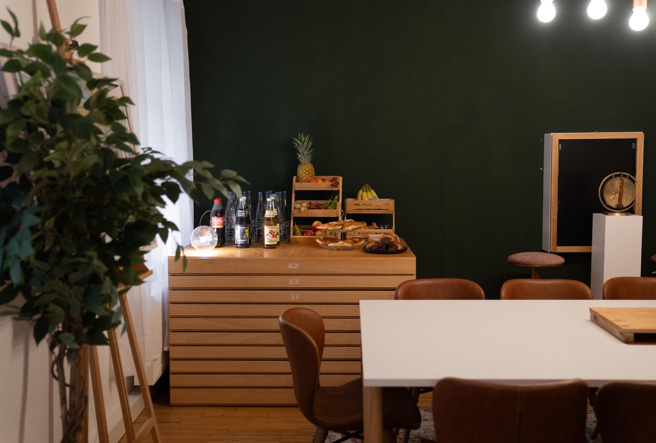 Stuttgart  Boardroom Unser LEO - Meetingraum zum Wohlfühlen für bis zu 12 Personen image 6