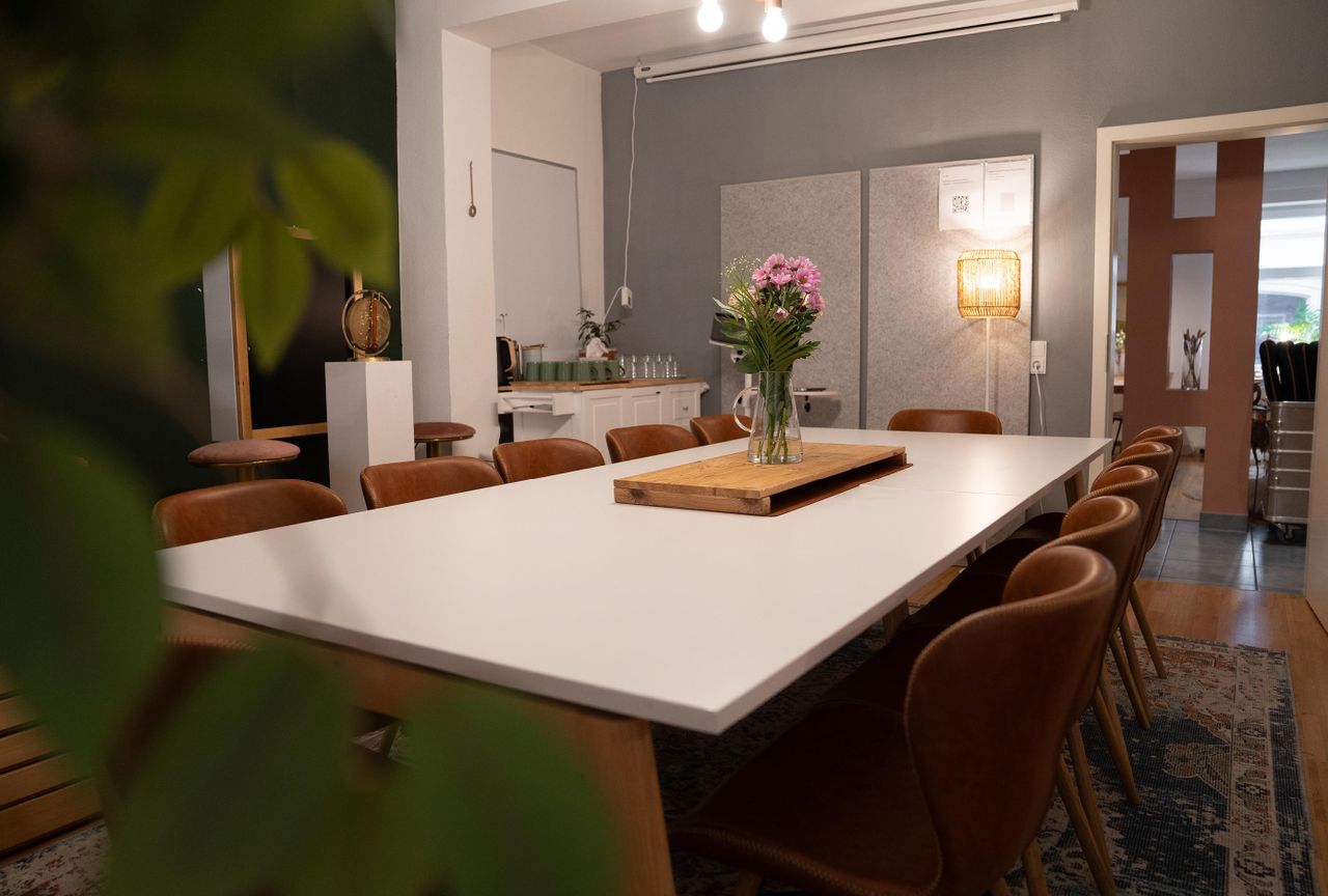 Stuttgart  Boardroom Unser LEO - Meetingraum zum Wohlfühlen für bis zu 12 Personen image 0