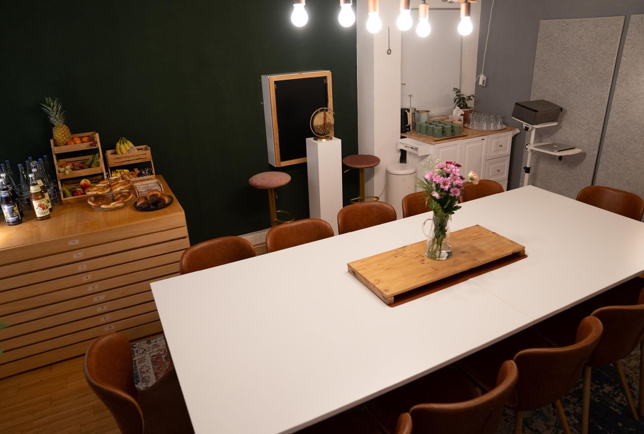 Stuttgart  Boardroom Unser LEO - Meetingraum zum Wohlfühlen für bis zu 12 Personen image 9