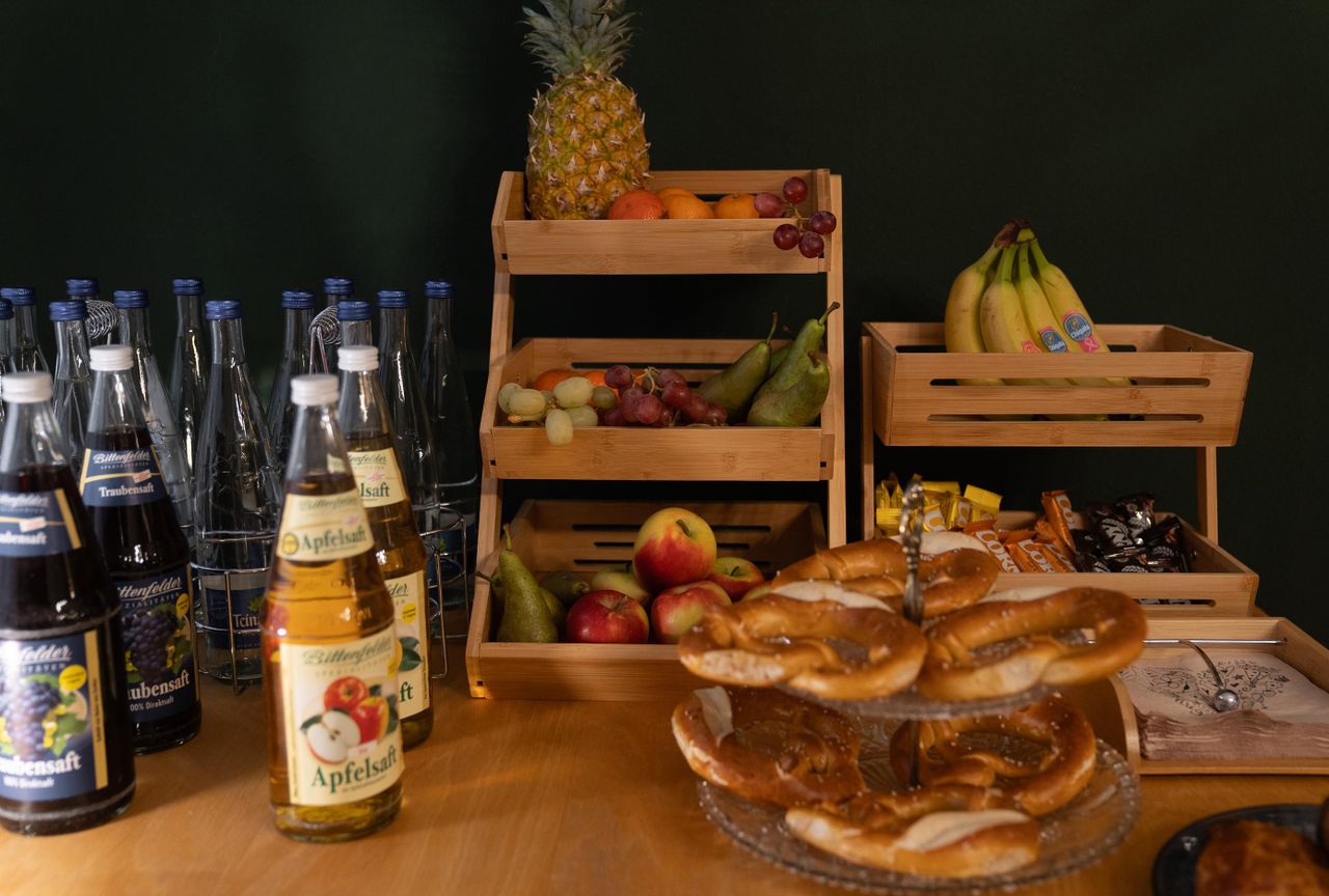 Stuttgart  Boardroom Unser LEO - Meetingraum zum Wohlfühlen für bis zu 12 Personen image 4