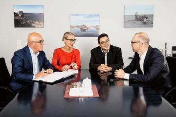 Rest der Welt Kundengespräch  CEO Board Room image 2