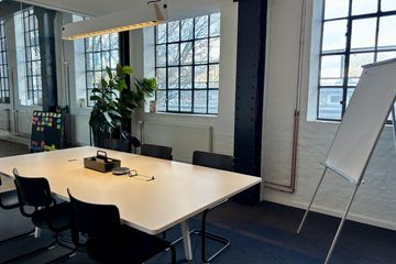 Hamburg Corporate event space AI Build Club - Boardroom image 6