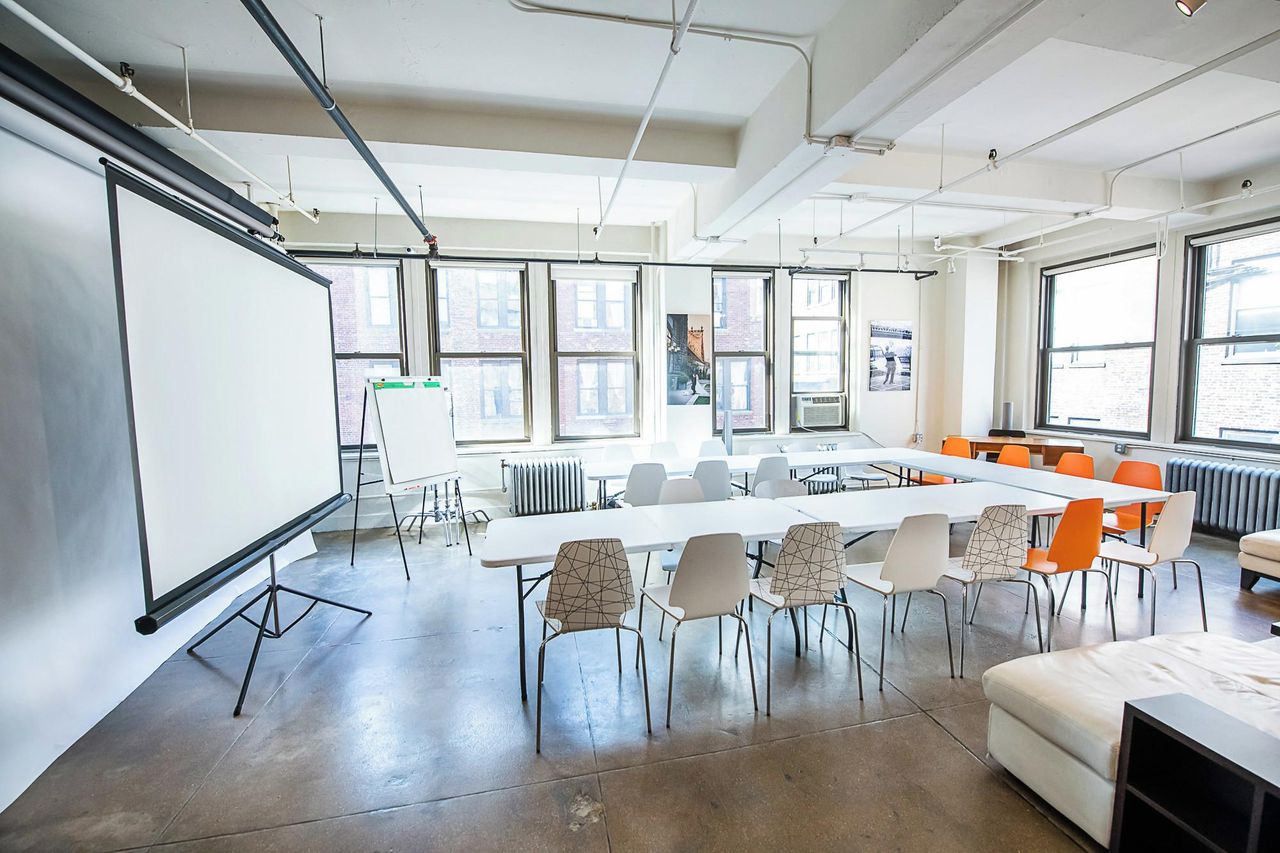 NYC training rooms Fotostudio Studio 1418 with a Skyline View image 8