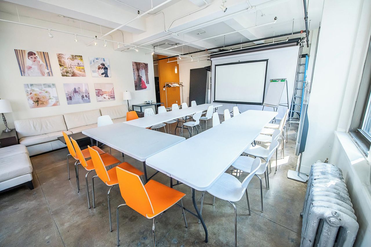 NYC training rooms Fotostudio Studio 1418 with a Skyline View image 9