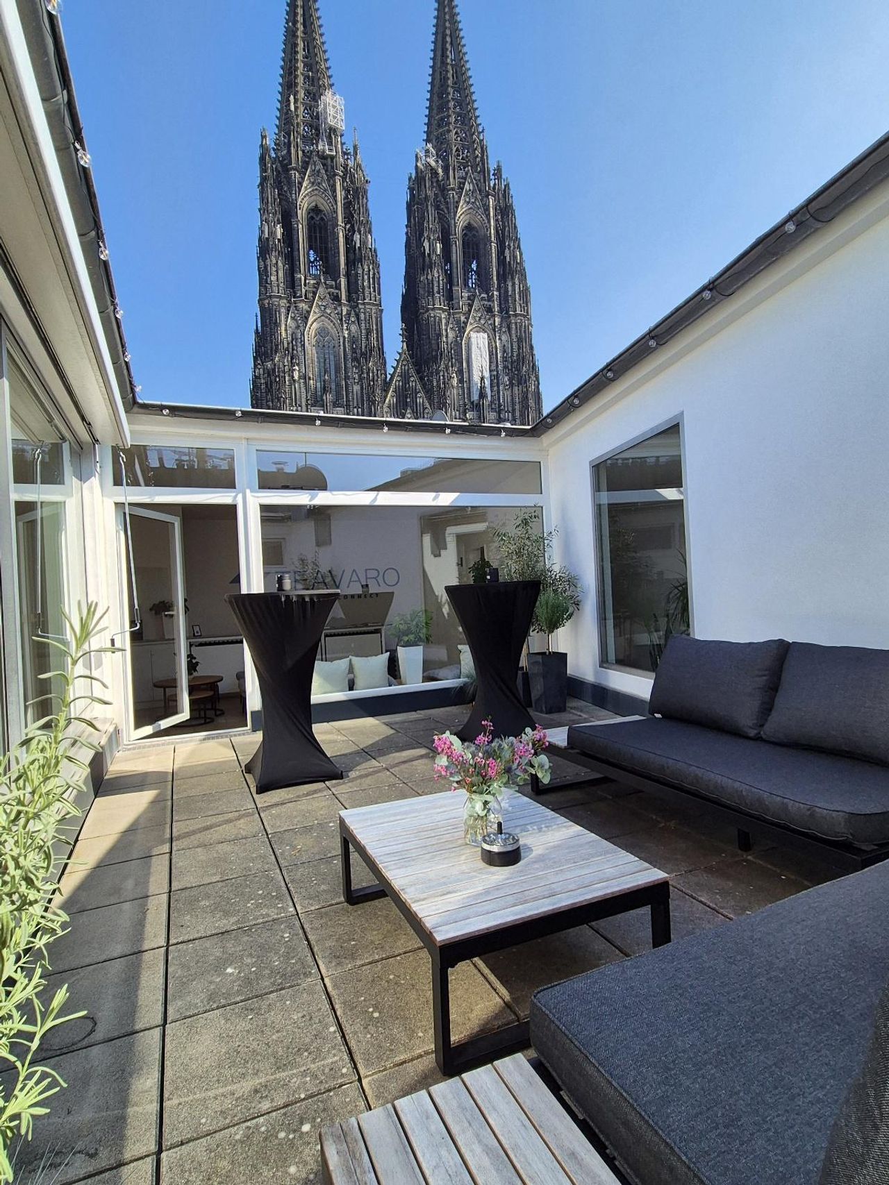 Köln  Meetingraum Moderner Konferenzraum (38,6 qm) für bis zu 14 Personen image 0