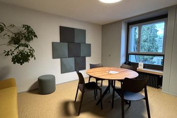Zürich Kundengespräch Vergaderzalen Kleines helles Sitzungszimmer image 2