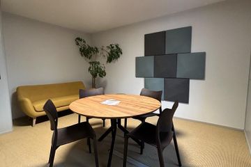 Zürich Kundengespräch Vergaderzalen Kleines helles Sitzungszimmer image 1