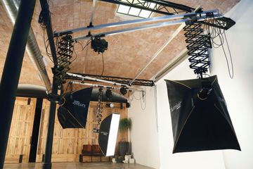 Barcelona workshop spaces Unusual venue Photography set image 2