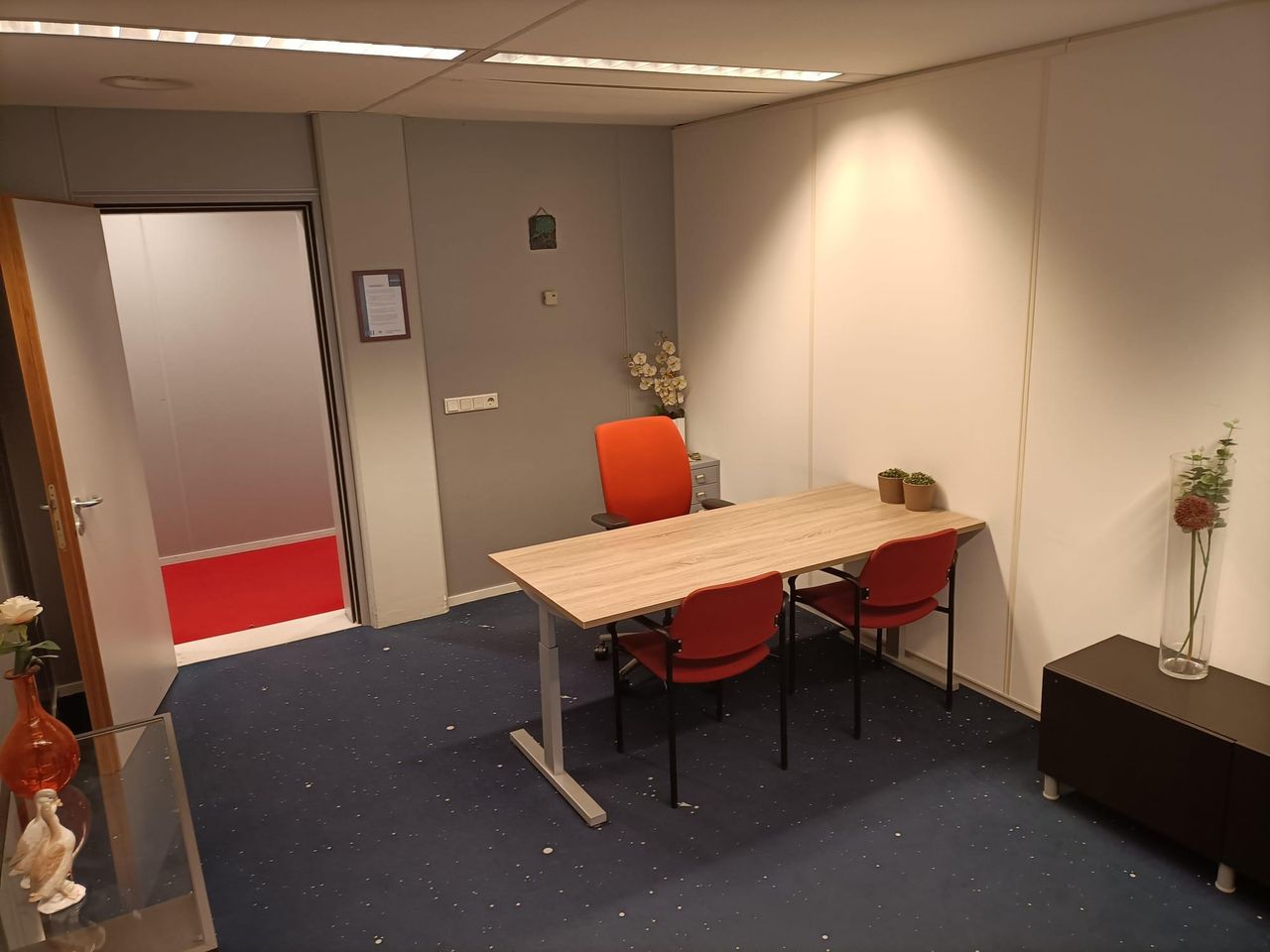 Assen Coaching sessie Flexibele kantoorruimtes Kantoor 0.03. Geschikt voor 1:1 gesprekken, ontvangst van cliënten image 3