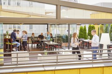 Hamburg Kreatives Meeting Rooftop Dachterrasse in HH mit Profi-Grill, Wintergarten und All-Wetter-Garantie image 3