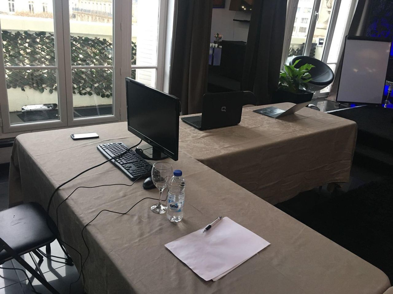 Paris training rooms Private residence Showroom for day events image 15