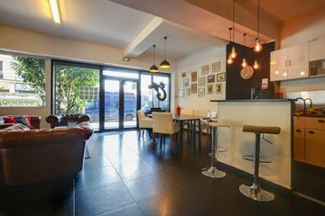 Paris conference rooms Coworking space Deal Room image 3