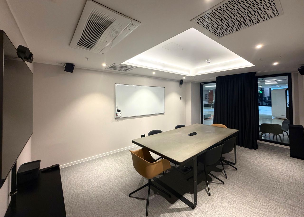 Berlin Coworking Meetingraum Sputnik - Space Shack image 2