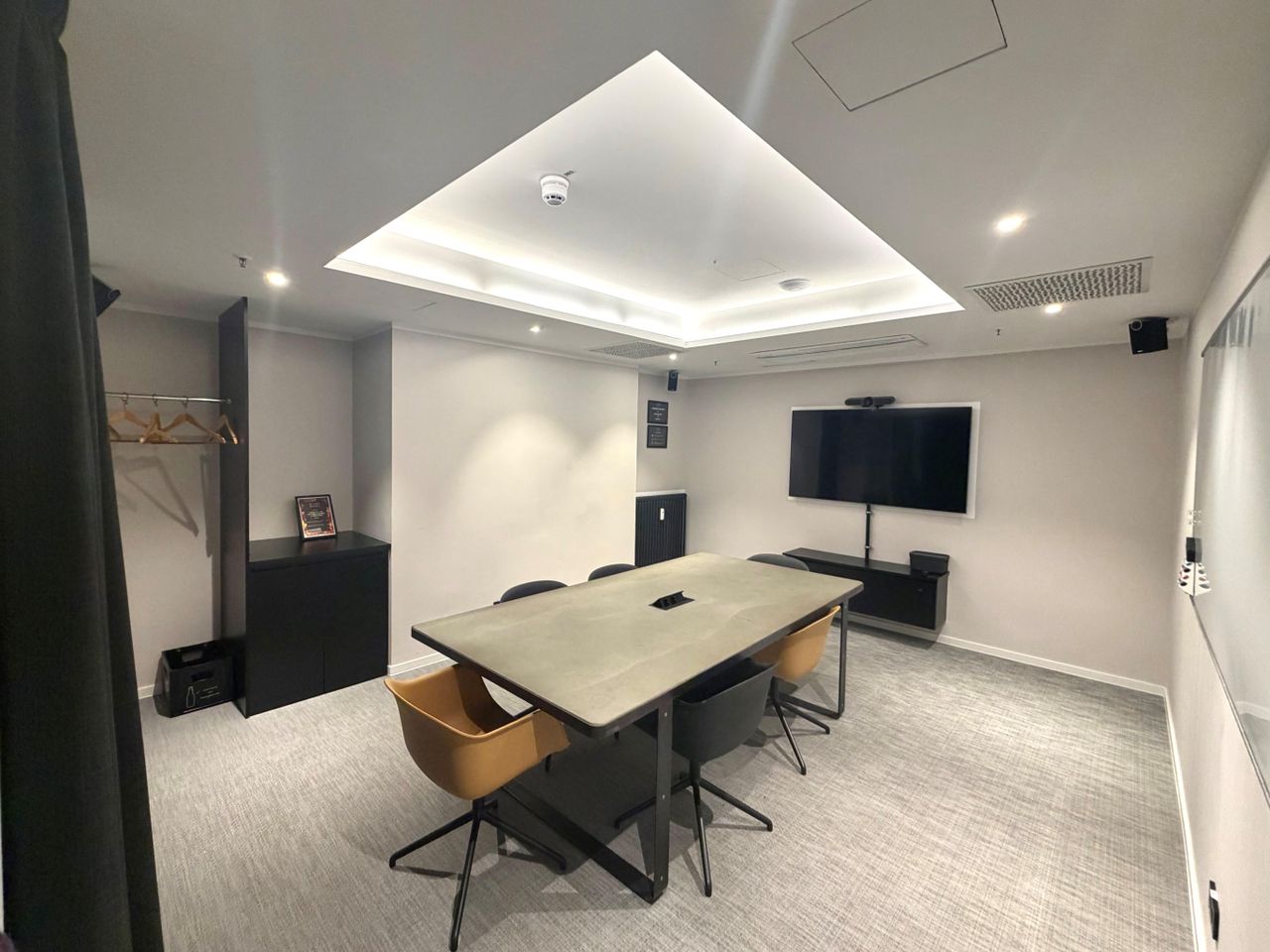 Berlin Coworking Meetingraum Sputnik - Space Shack image 3