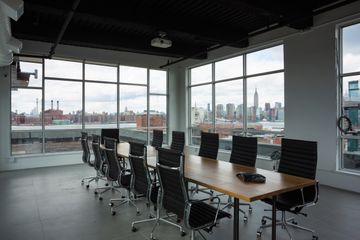 NYC training rooms Meeting room Green Desk - Skyline Meeting Room image 0