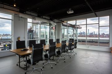 NYC training rooms Meeting room Green Desk - Skyline Meeting Room image 3