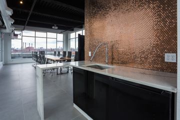 NYC training rooms Meeting room Green Desk - Skyline Meeting Room image 2