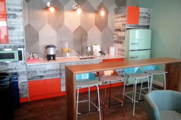 NYC training rooms Meeting room Green Desk - Skyline Meeting Room image 6