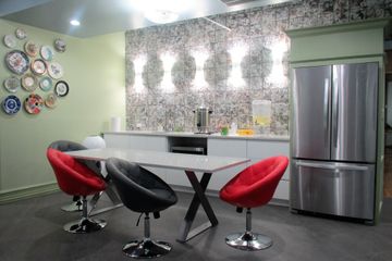 NYC workshop spaces Meeting room Green Desk - Meeting Room For 20 image 12