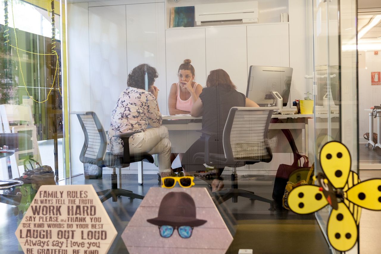 Barcelona training rooms Coworking space BEEKEEPER image 3