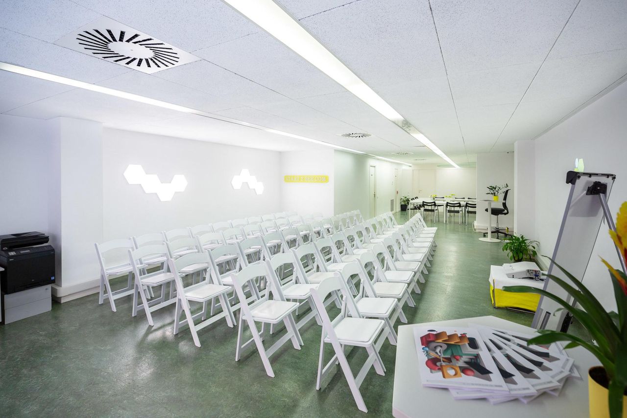Barcelona training rooms Coworking Space TEAM ROOM image 8