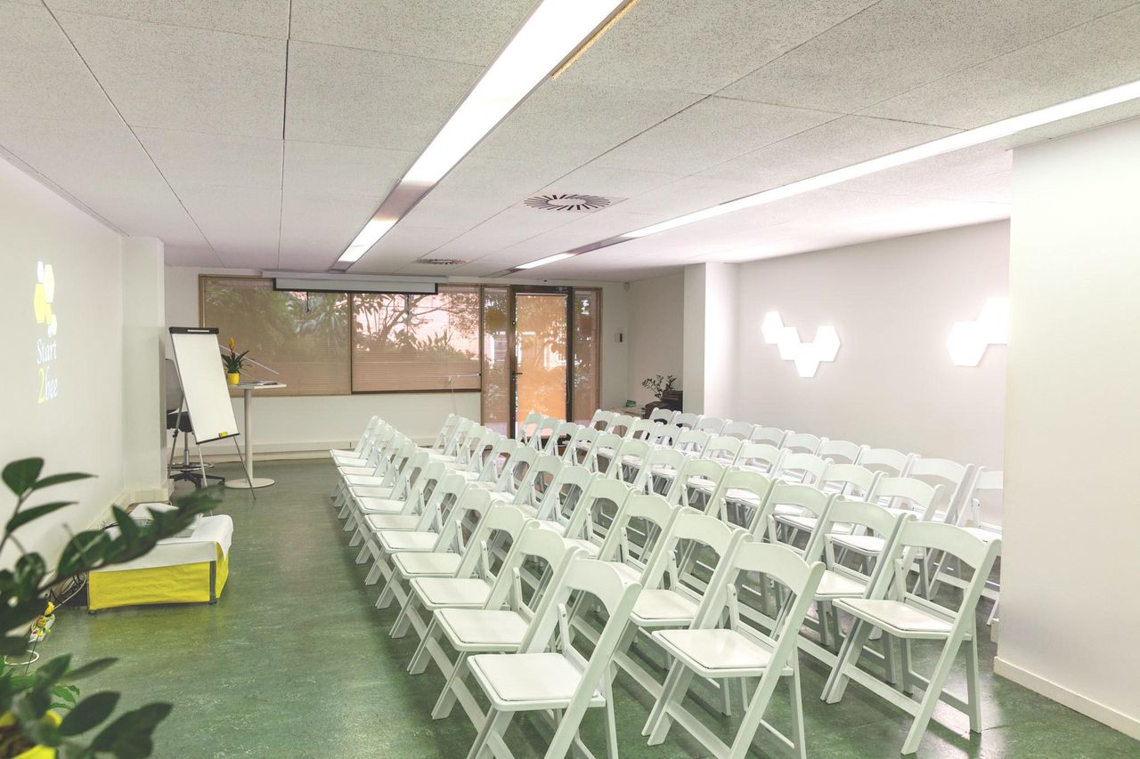 Barcelona training rooms Coworking Space TEAM ROOM image 9