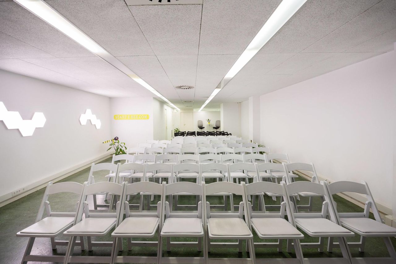 Barcelona training rooms Coworking Space TEAM ROOM image 10