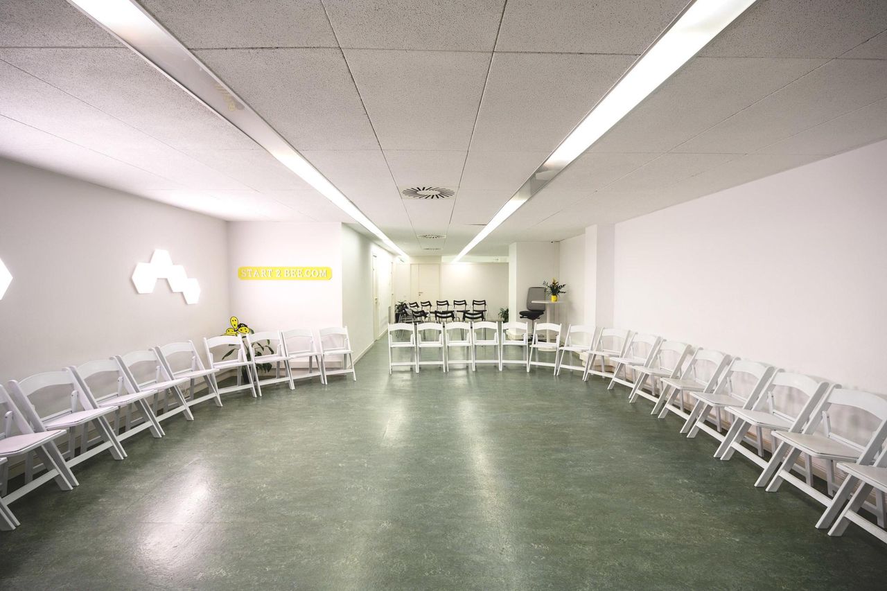 Barcelona training rooms Coworking Space TEAM ROOM image 11