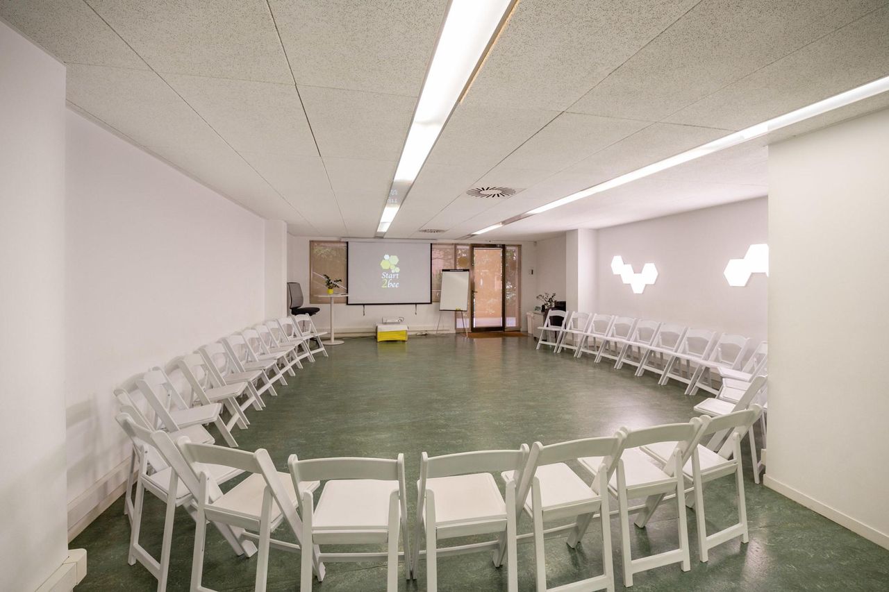 Barcelona training rooms Coworking Space TEAM ROOM image 12