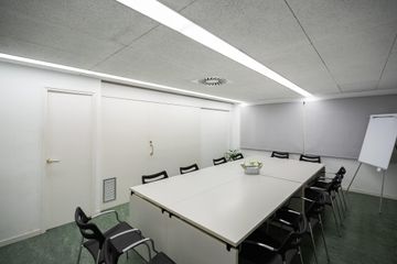 Barcelona training rooms Coworking space BEE´S KNEES image 6