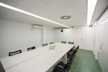 Barcelona training rooms Coworking space BEE´S KNEES image 7