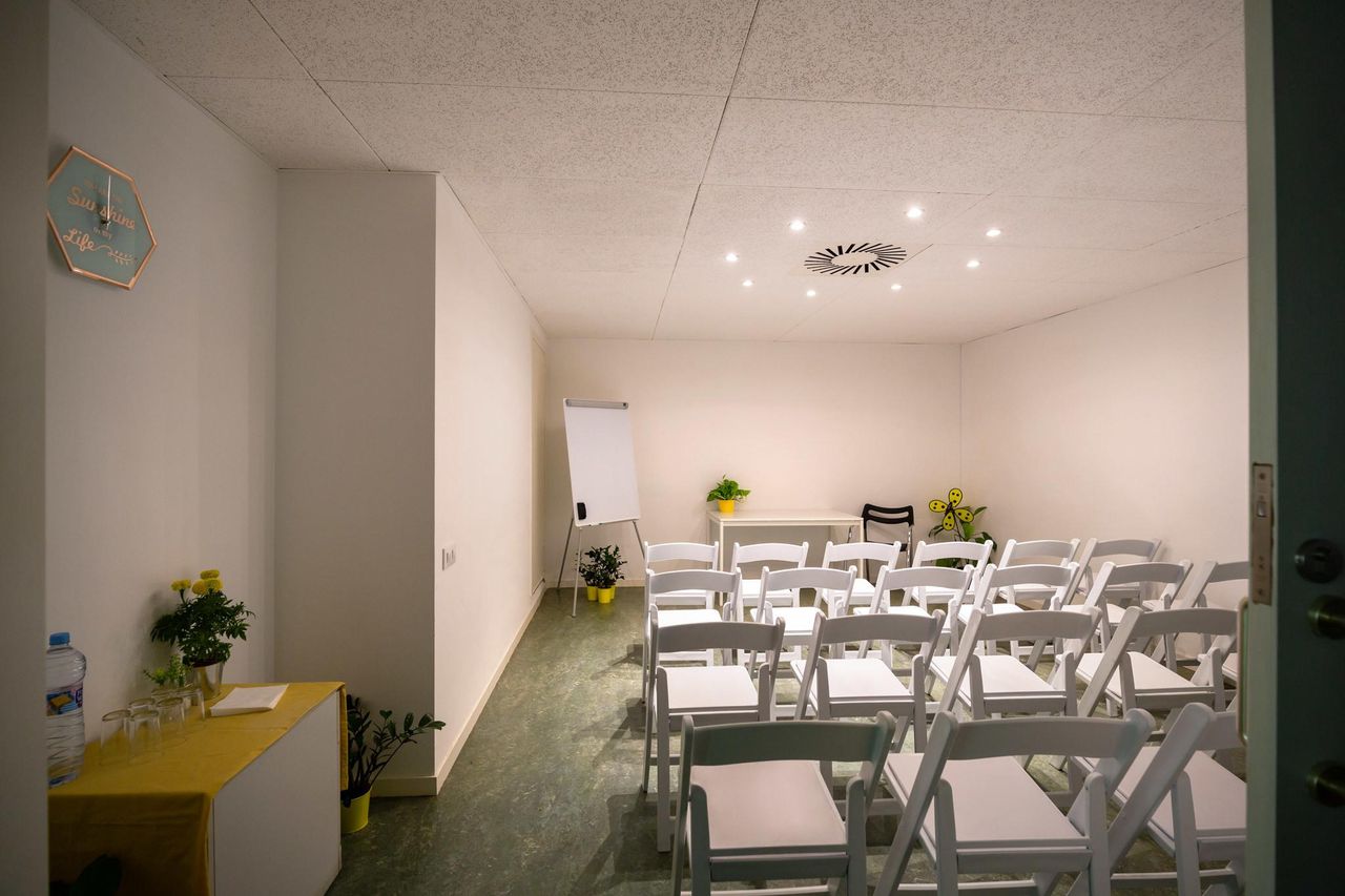 Barcelona training rooms Coworking space HONEYCOMB image 4