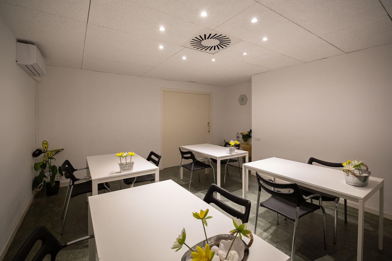 Barcelona training rooms Coworking space HONEYCOMB image 7