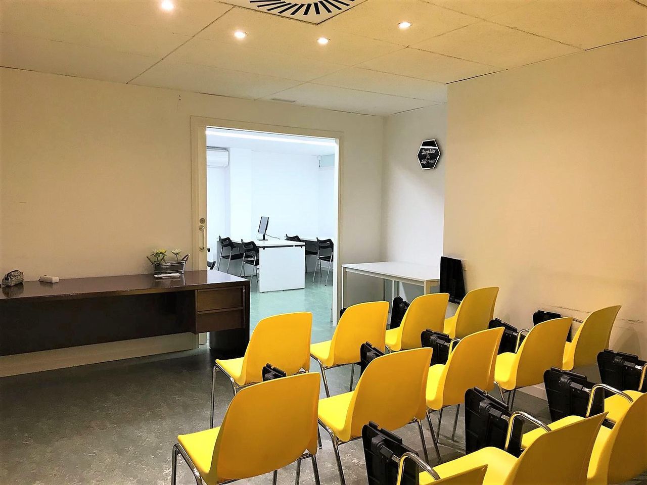 Barcelona training rooms Coworking space HONEYCOMB image 9