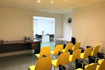 Barcelona training rooms Coworking space HONEYCOMB image 9