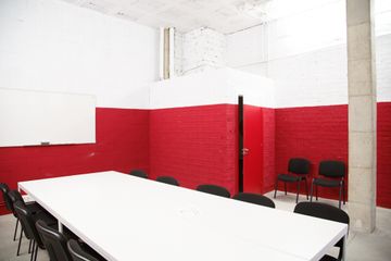 Barcelona workshop spaces Coworking space Meeting Room image 2