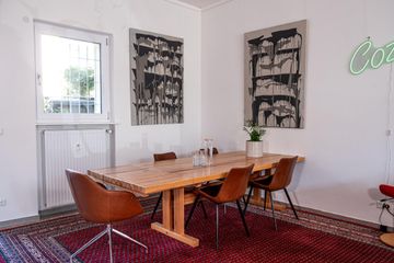 München  Büroräume Cozy Meeting Space image 4