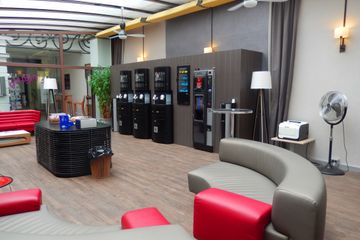 Paris workshop spaces Meeting room Comfortable and bright room image 0