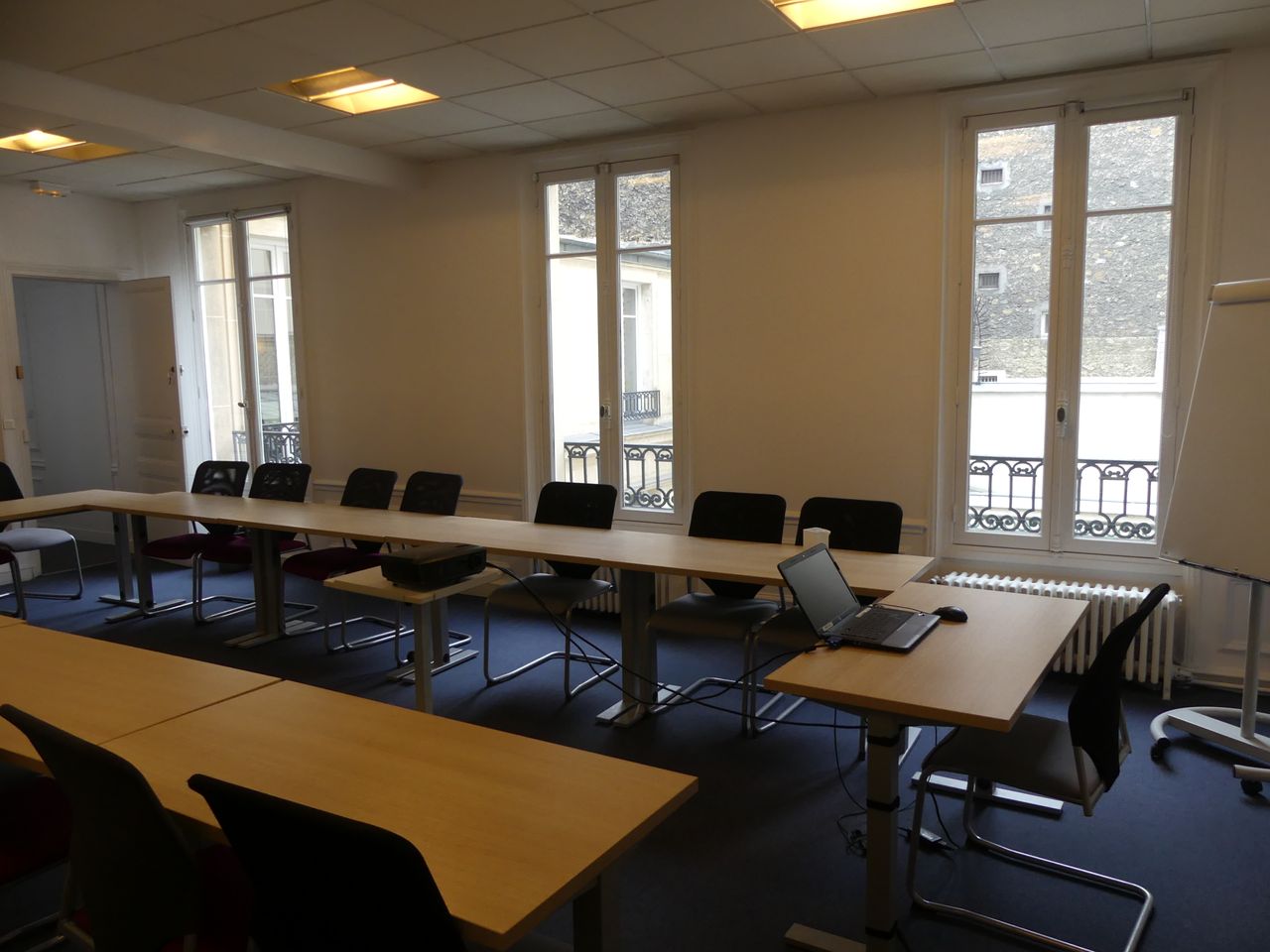 Paris workshop spaces Meeting room Comfortable and bright room image 3