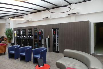 Paris workshop spaces Meeting room Comfortable and bright room image 1