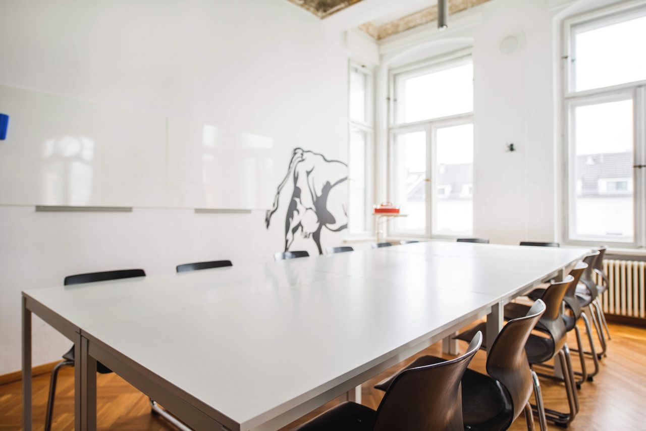 Berlin workshop spaces Meetingraum St. Oberholz Rosenthaler Platz - The Royal Republic Room image 5