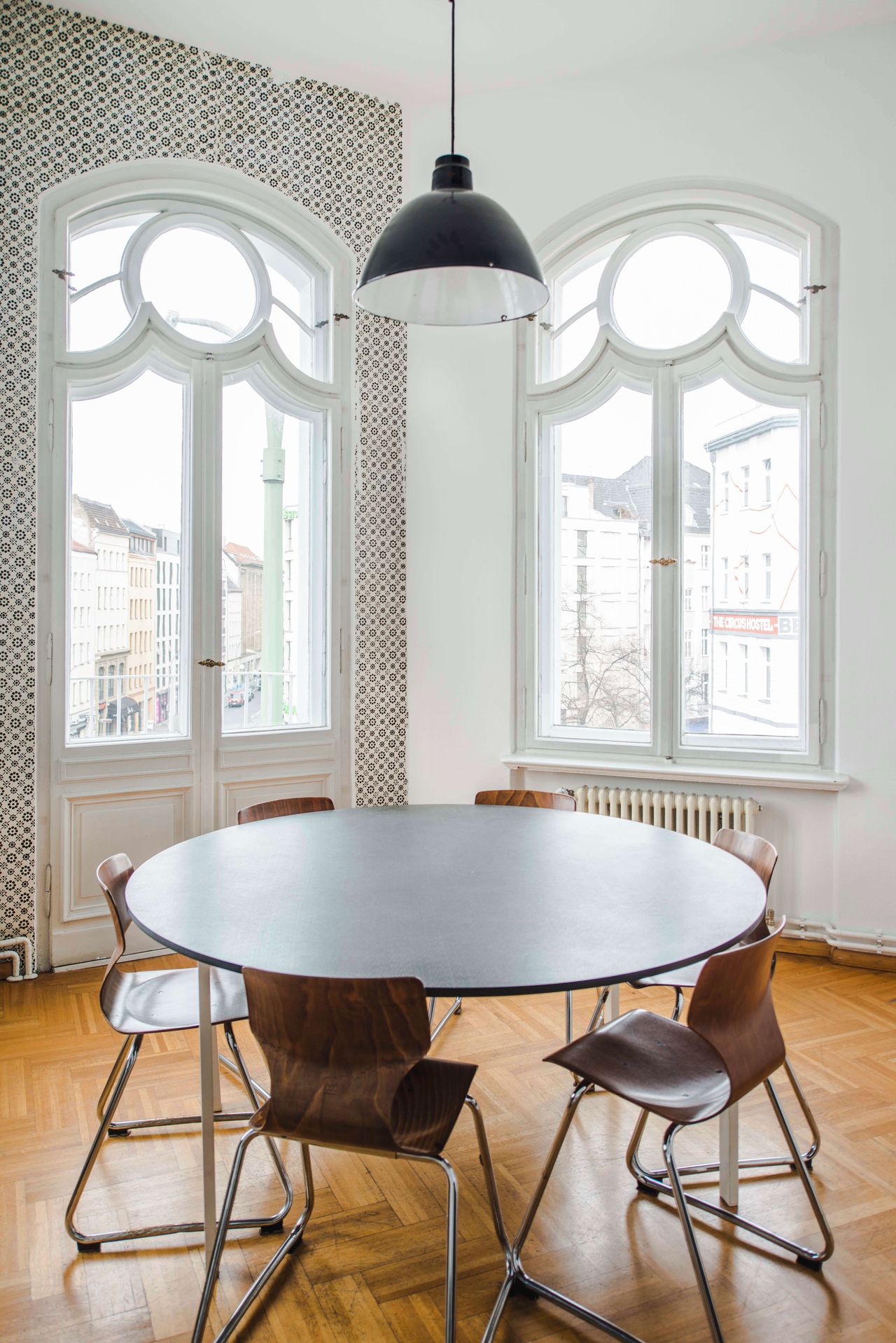 Berlin workshop spaces Meetingraum St. Oberholz Rosenthaler Platz - The Royal Republic Room image 7