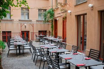 Berlin  Meetingraum der Weinlobbyist - Innenhof image 2