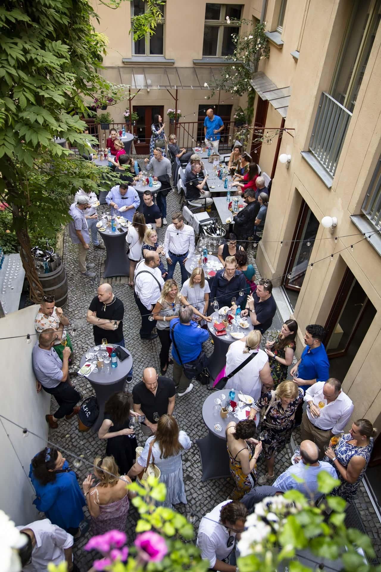 Berlin  Meetingraum der Weinlobbyist - Innenhof image 3