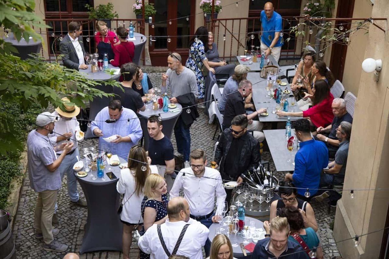 Berlin  Meetingraum der Weinlobbyist - Innenhof image 4