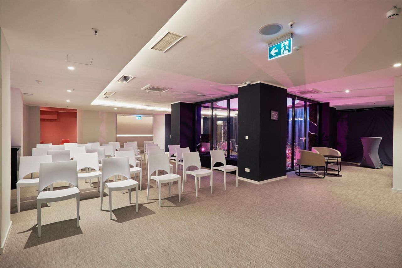 Berlin Coworking Function Room Hangout Hub - Space Shack image 2