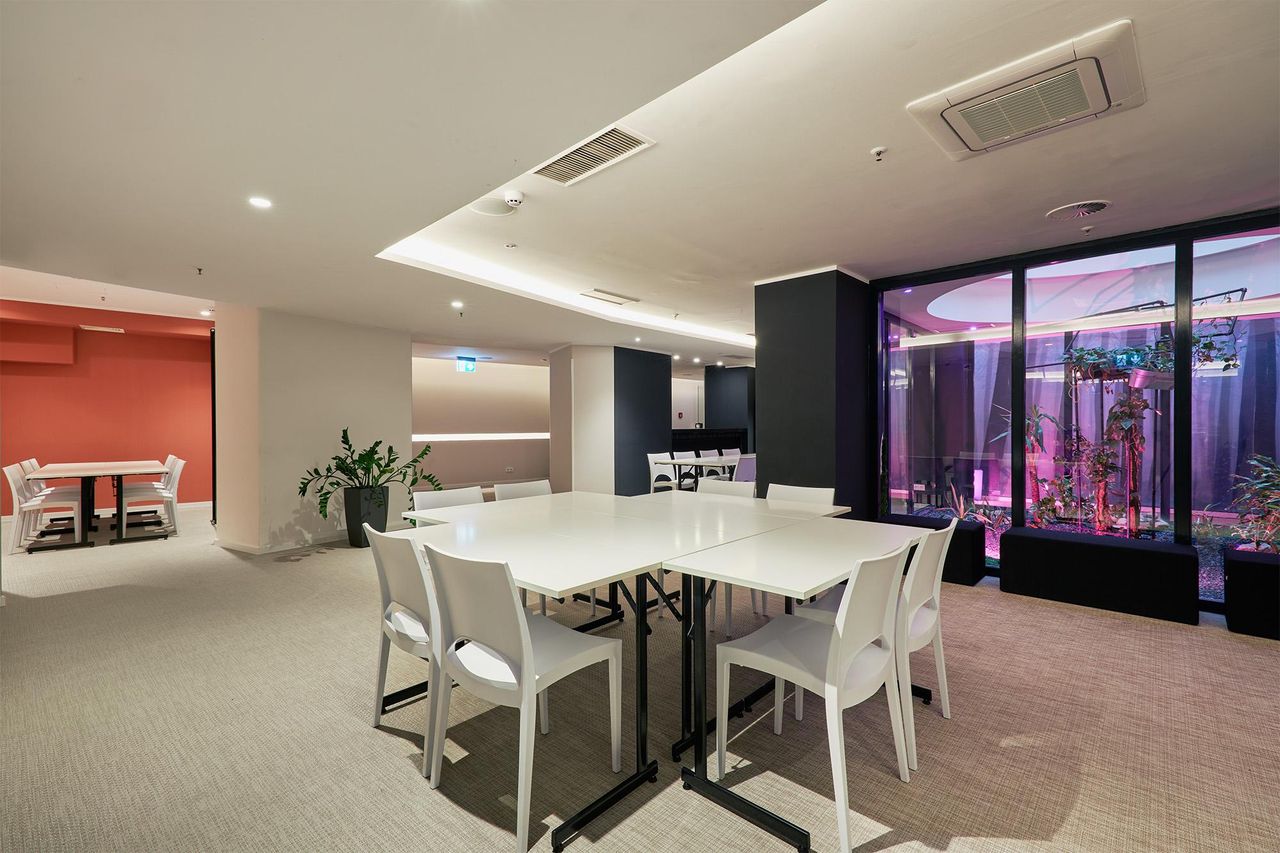 Berlin Coworking Function Room Hangout Hub - Space Shack image 2