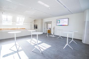 Berlin  Seminar rooms Raum für bis zu 80 Personen + Lounge und Dachterrasse image 1